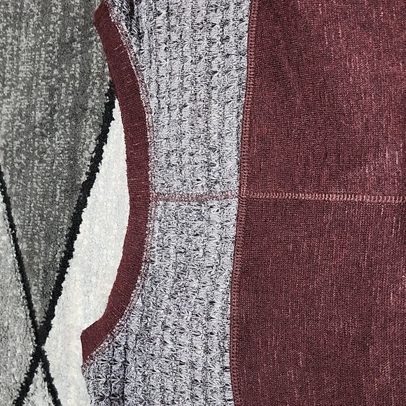 BKE BURGUNDY WAFFLE KNIT OVERSIZED BUTTON-DOWN V-NECK RAW-EDGE SHIRT - Picture 12 of 15